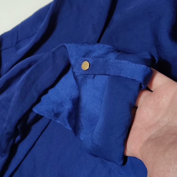 Apt. 9 Cobalt Blue Silky Flowy Blouse with Gold Hardware Size XL - Picture 9 of 9